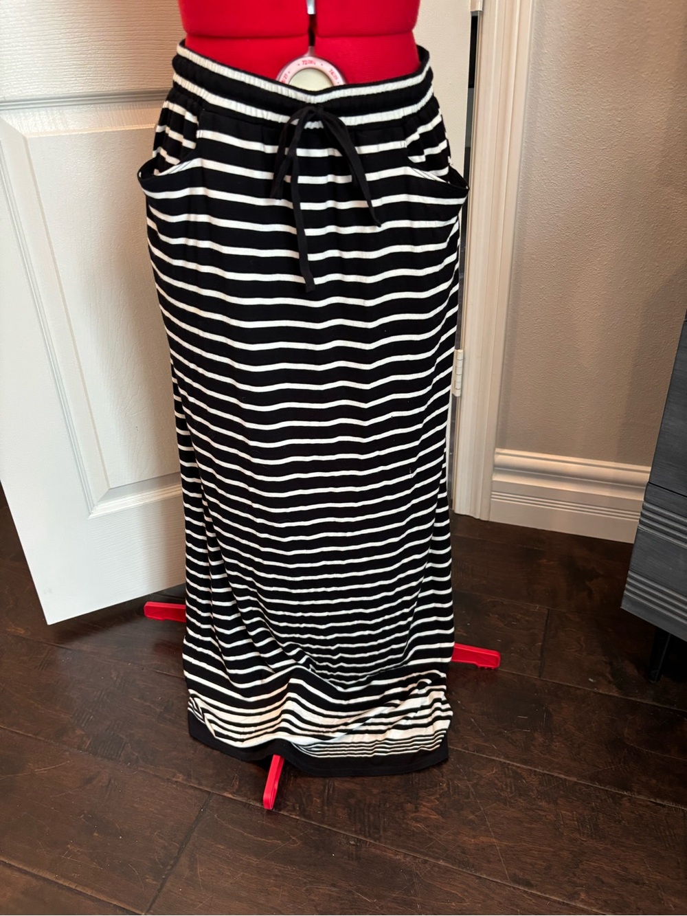Max Studio Black & White Striped Drawstring Maxi Skirt with Pockets